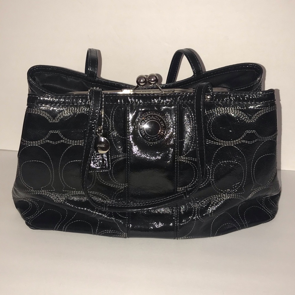 COACH KISS LOCK SATCH BAG/BLACK PATENT LEATHER